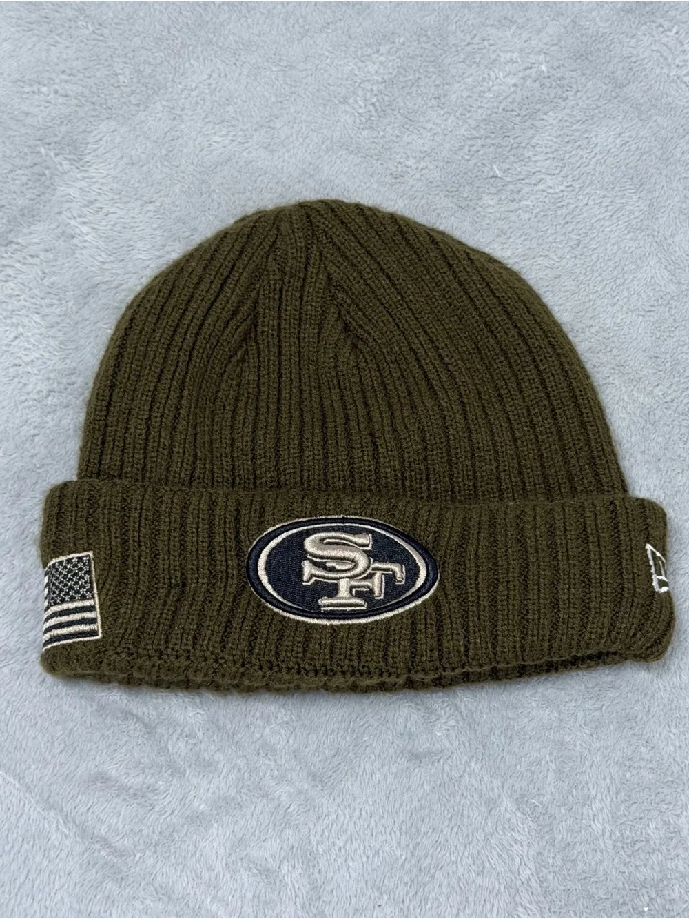 San Francisco 49ers New Era Salute To Service Cuffed Knit Beanie Hat